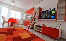 Orange Apartment-Brilliant Apartments